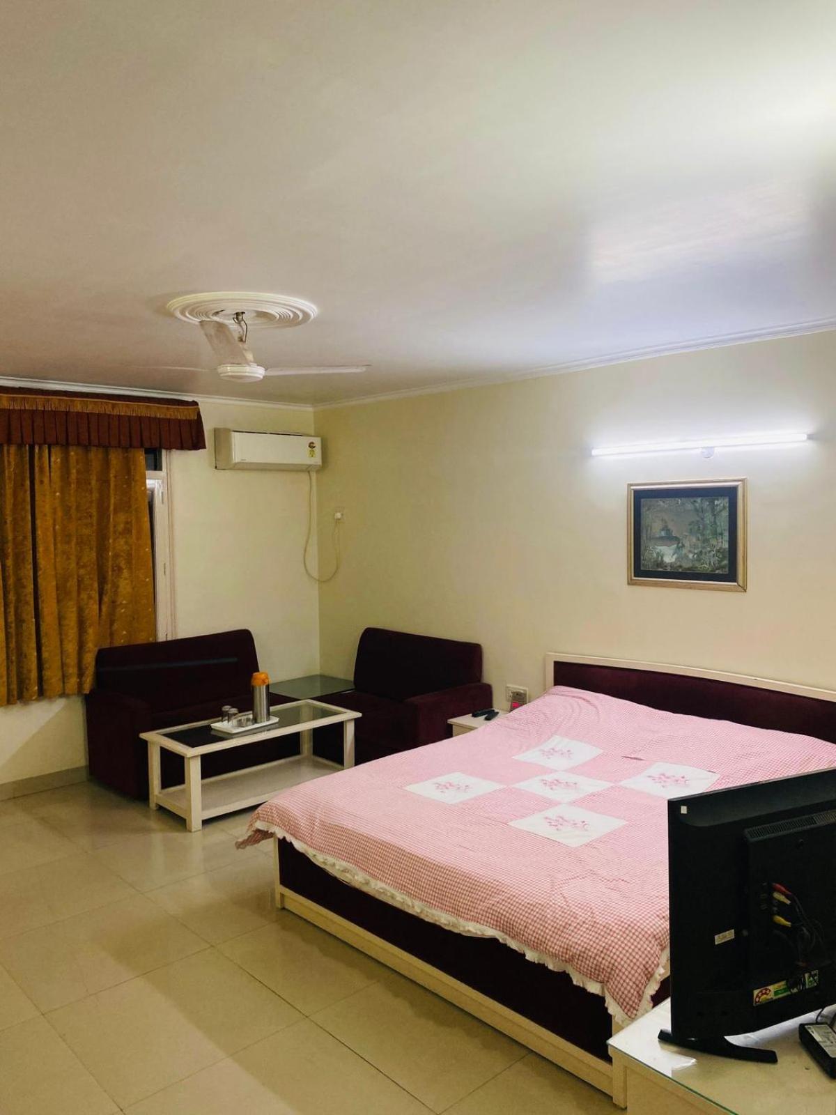 Hotel Mayur Deluxe Meerut Zewnętrze zdjęcie