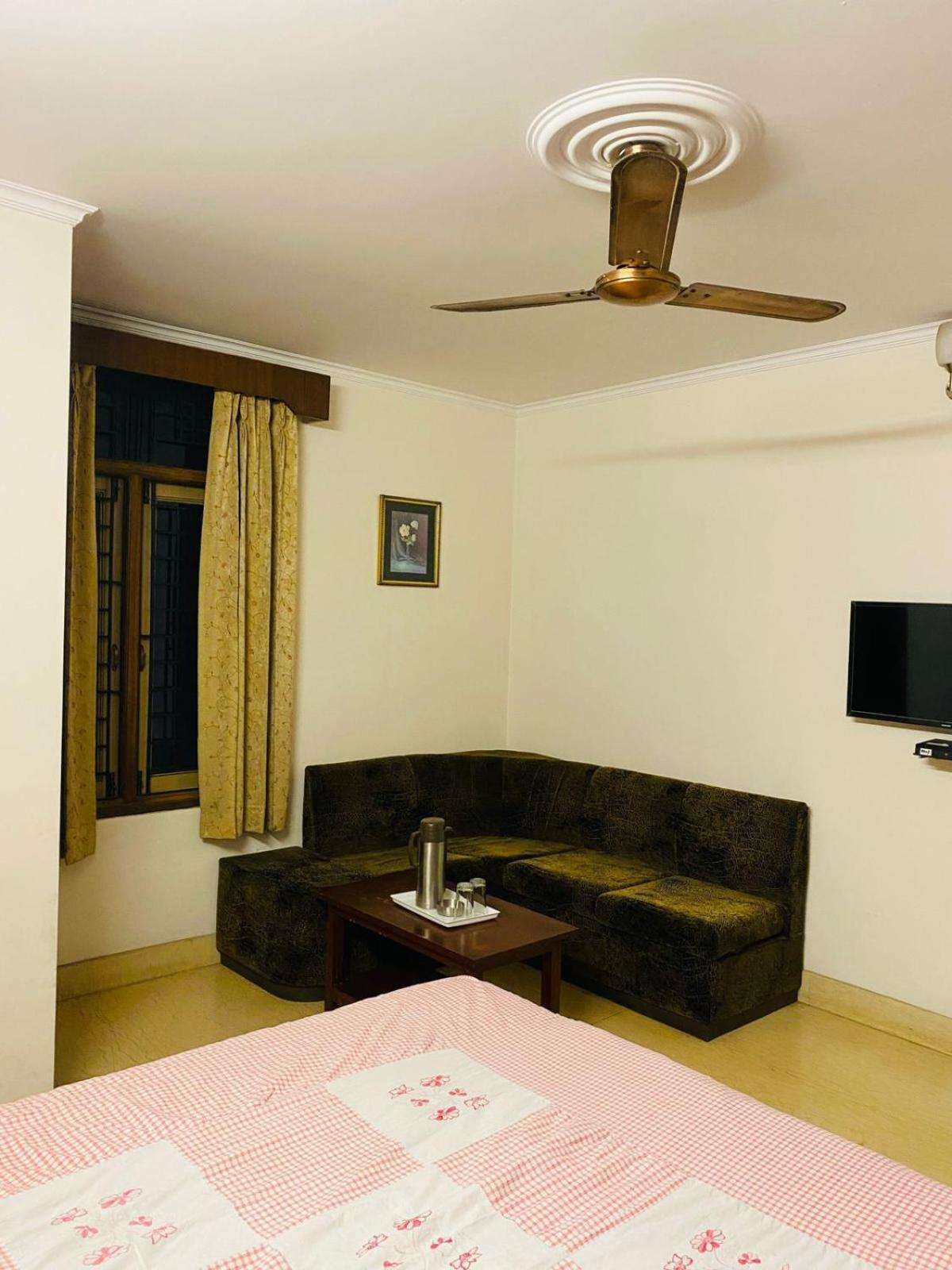 Hotel Mayur Deluxe Meerut Zewnętrze zdjęcie