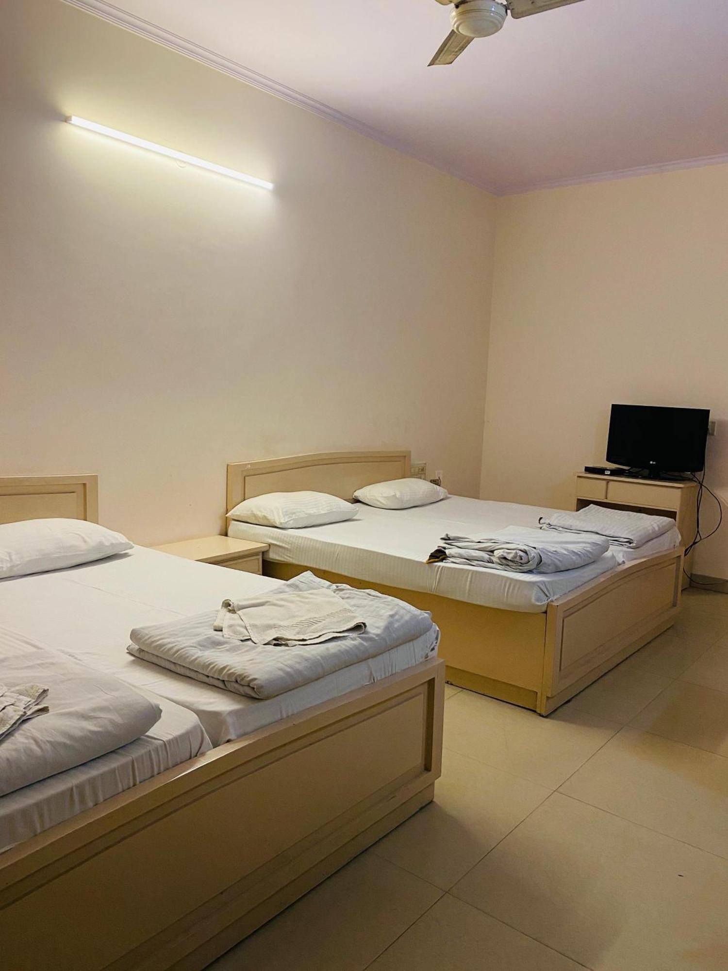 Hotel Mayur Deluxe Meerut Zewnętrze zdjęcie