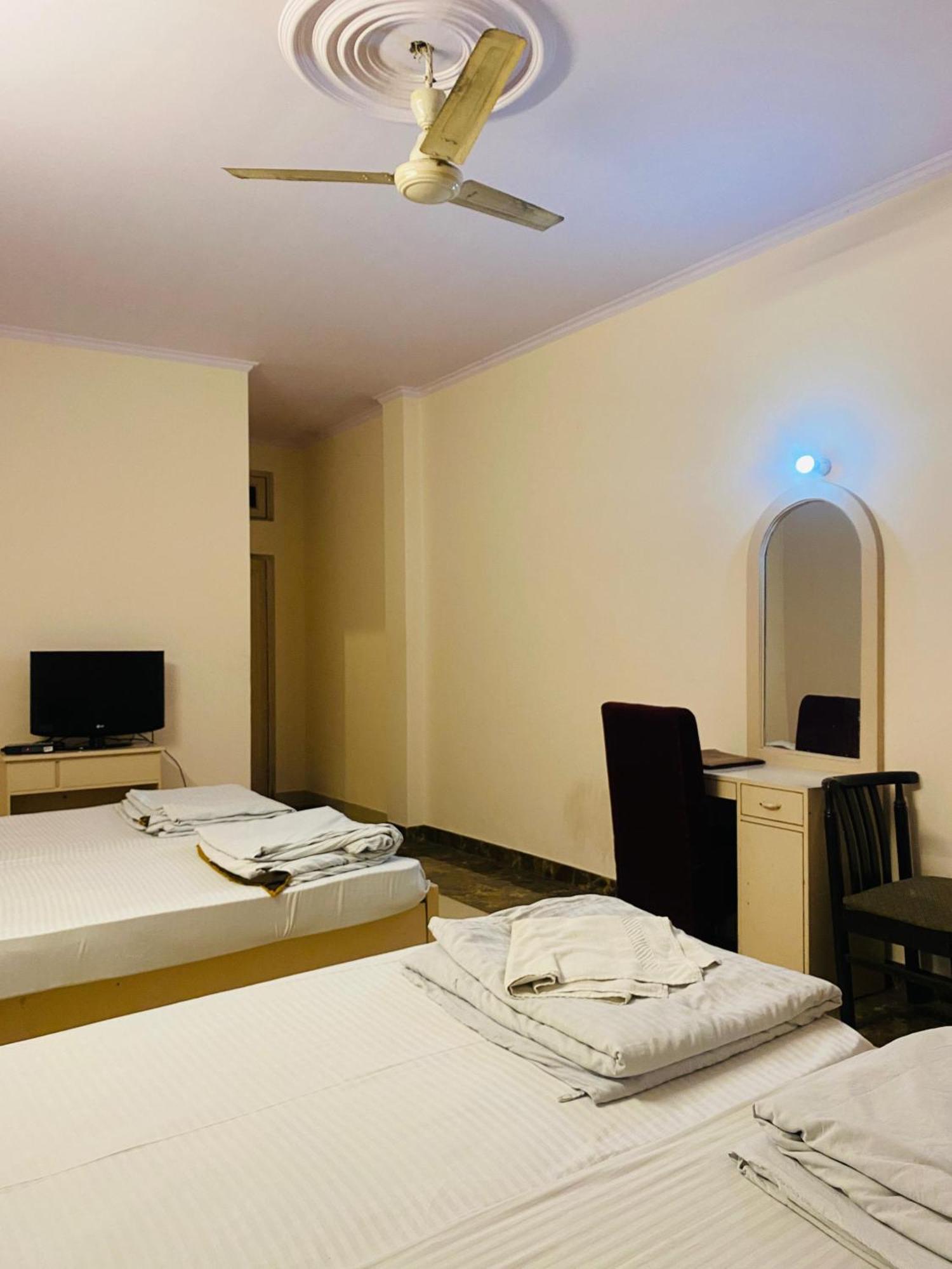 Hotel Mayur Deluxe Meerut Zewnętrze zdjęcie