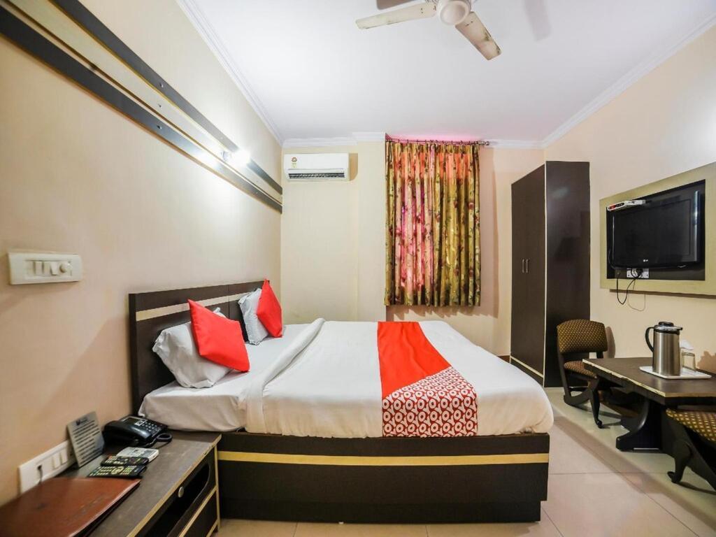 Hotel Mayur Deluxe Meerut Zewnętrze zdjęcie